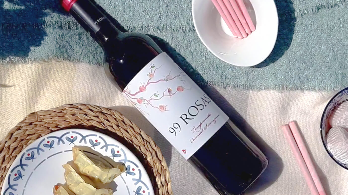 花の季節に、「99本のバラ」と育った美味しいワインを